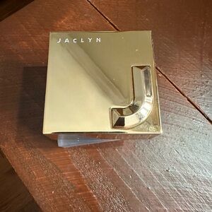 Jaclyn Hill luminous powder